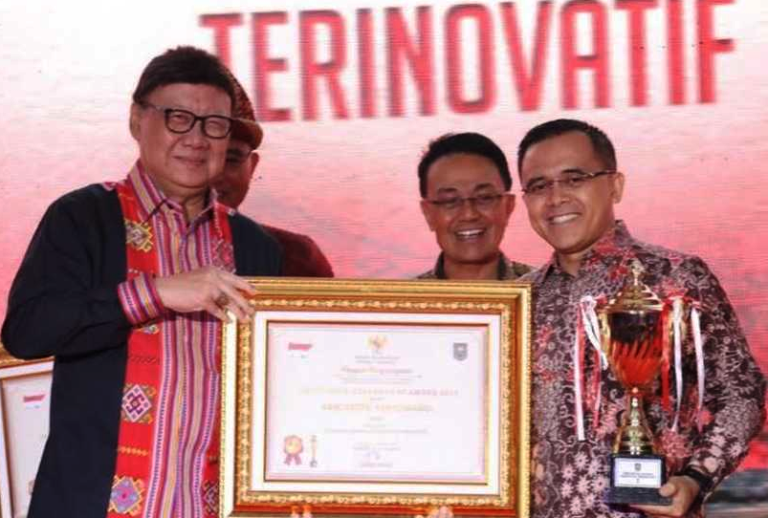 Azwar Anas dan Tjahtjo
