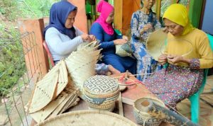 perajin bambu